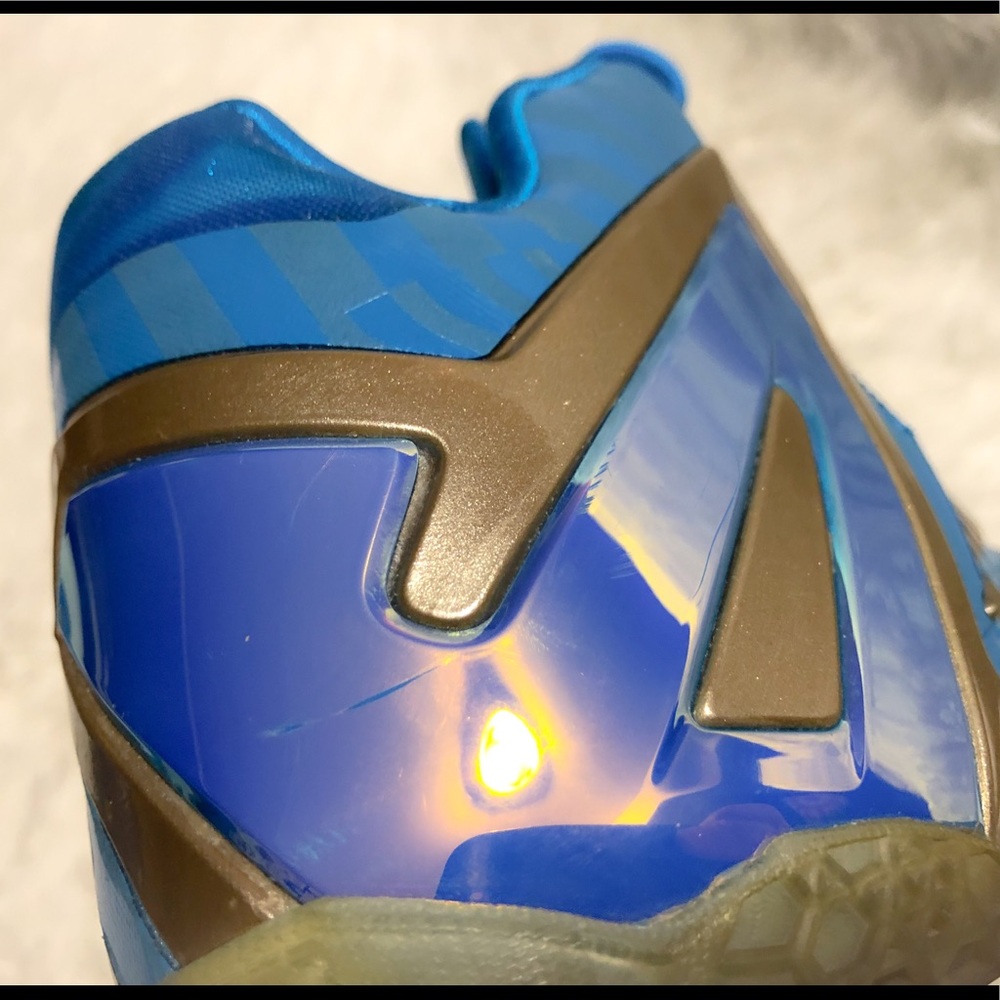 NIKE LeBron 11 Elite Collection 'Maison Du LeBron' - Picture 8 of 11